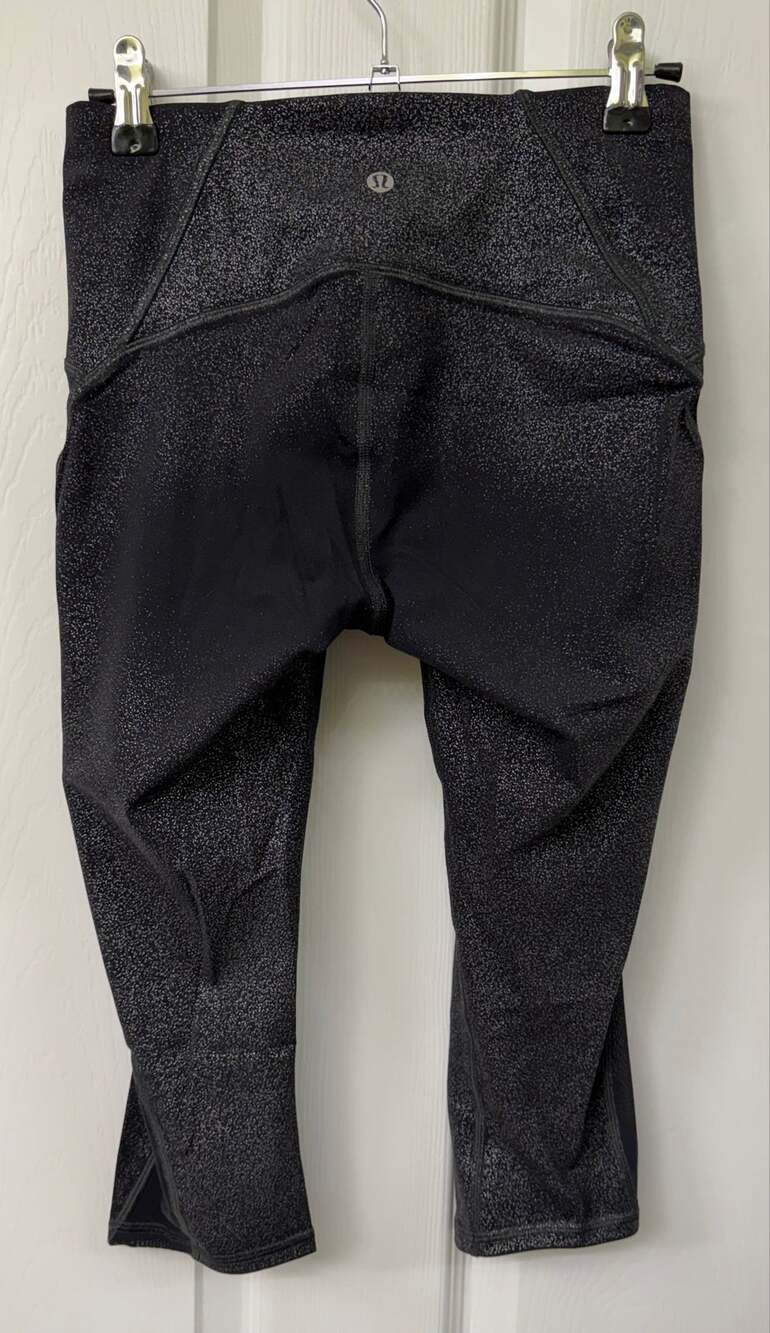 Lululemon Train Times black crop silver foil print Luminosity size 4 leggings